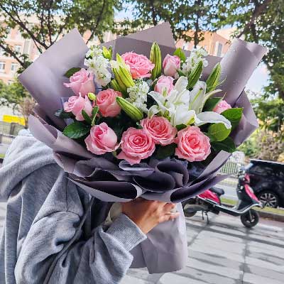 内江11朵戴安娜粉玫瑰百合，与你一起追逐梦想