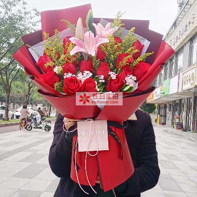内江19朵红玫瑰百合，与你幸福前行