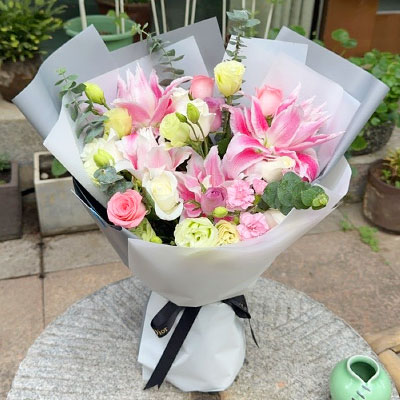 内江9朵玫瑰混搭百合，爱恋纯真无邪